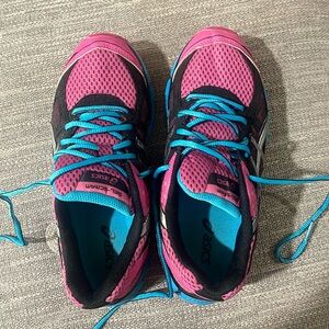 ASICS gel-scram tennis shoes